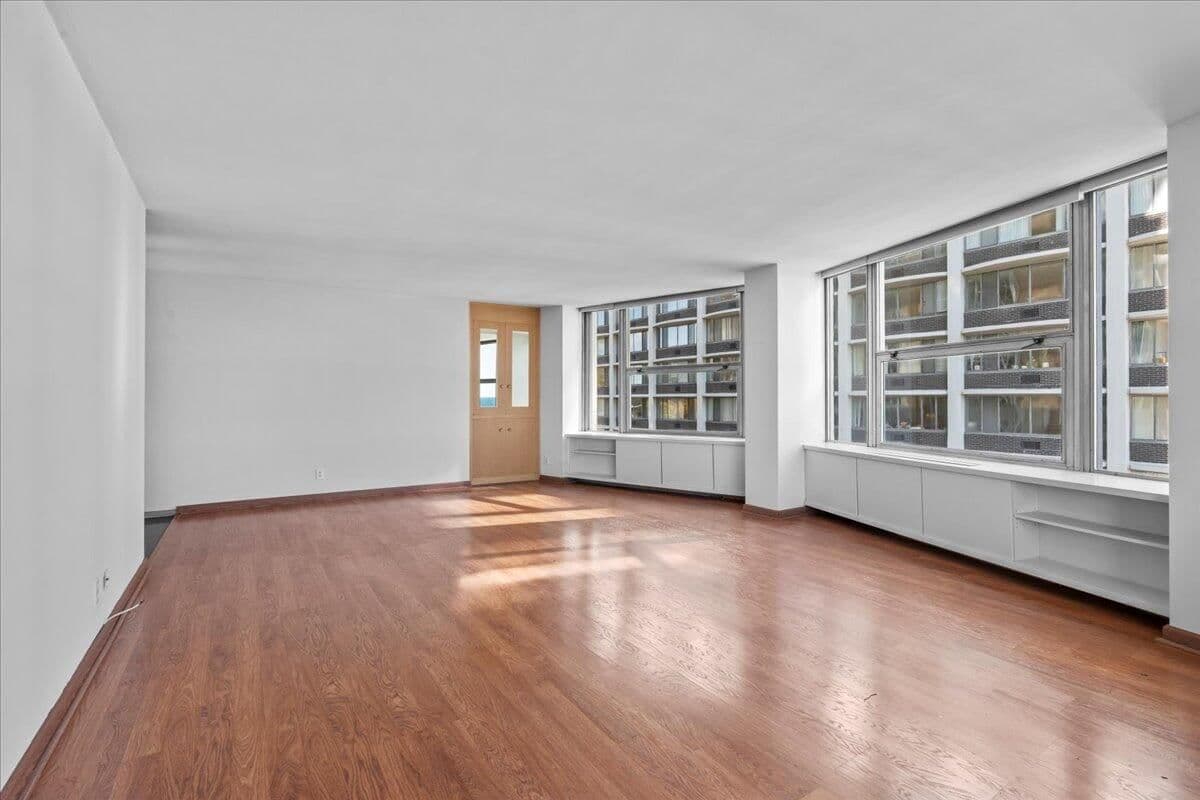 Photo 4 of 1610 Prospect
