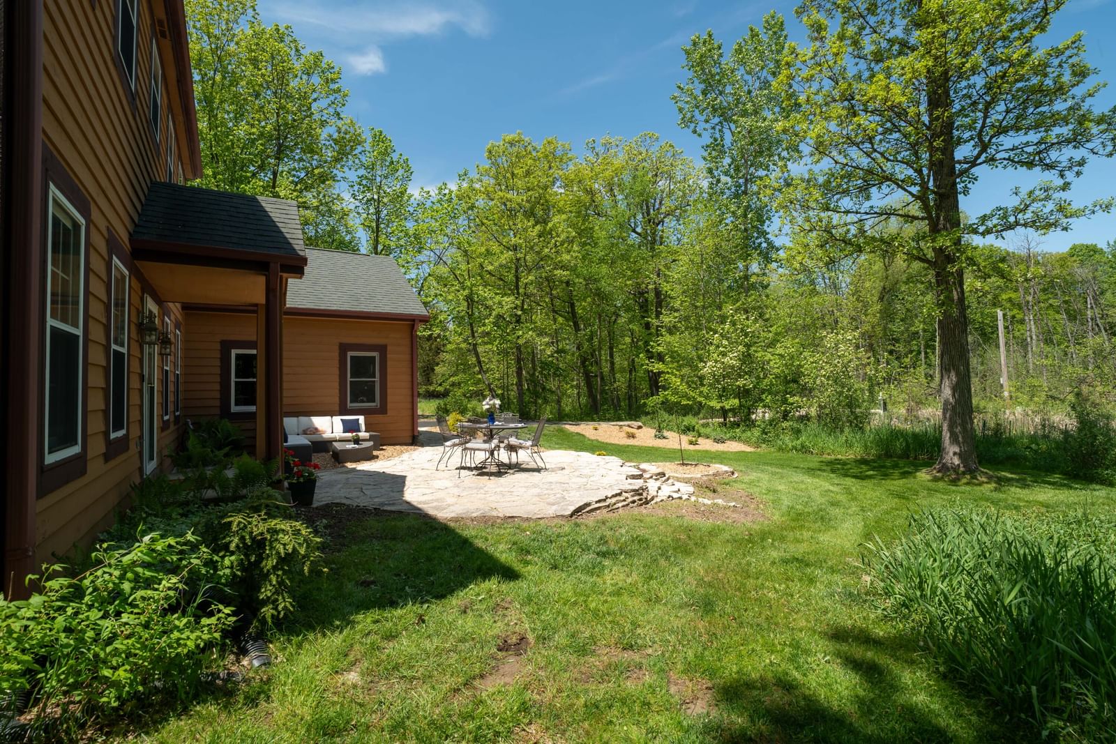 13737 Lake Shore