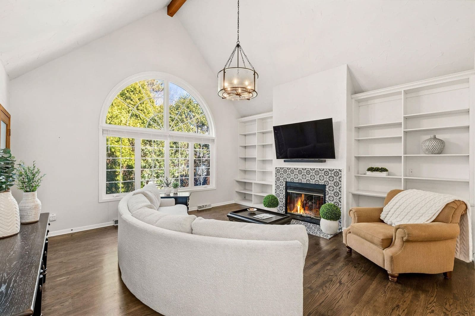 738 Elm Grove