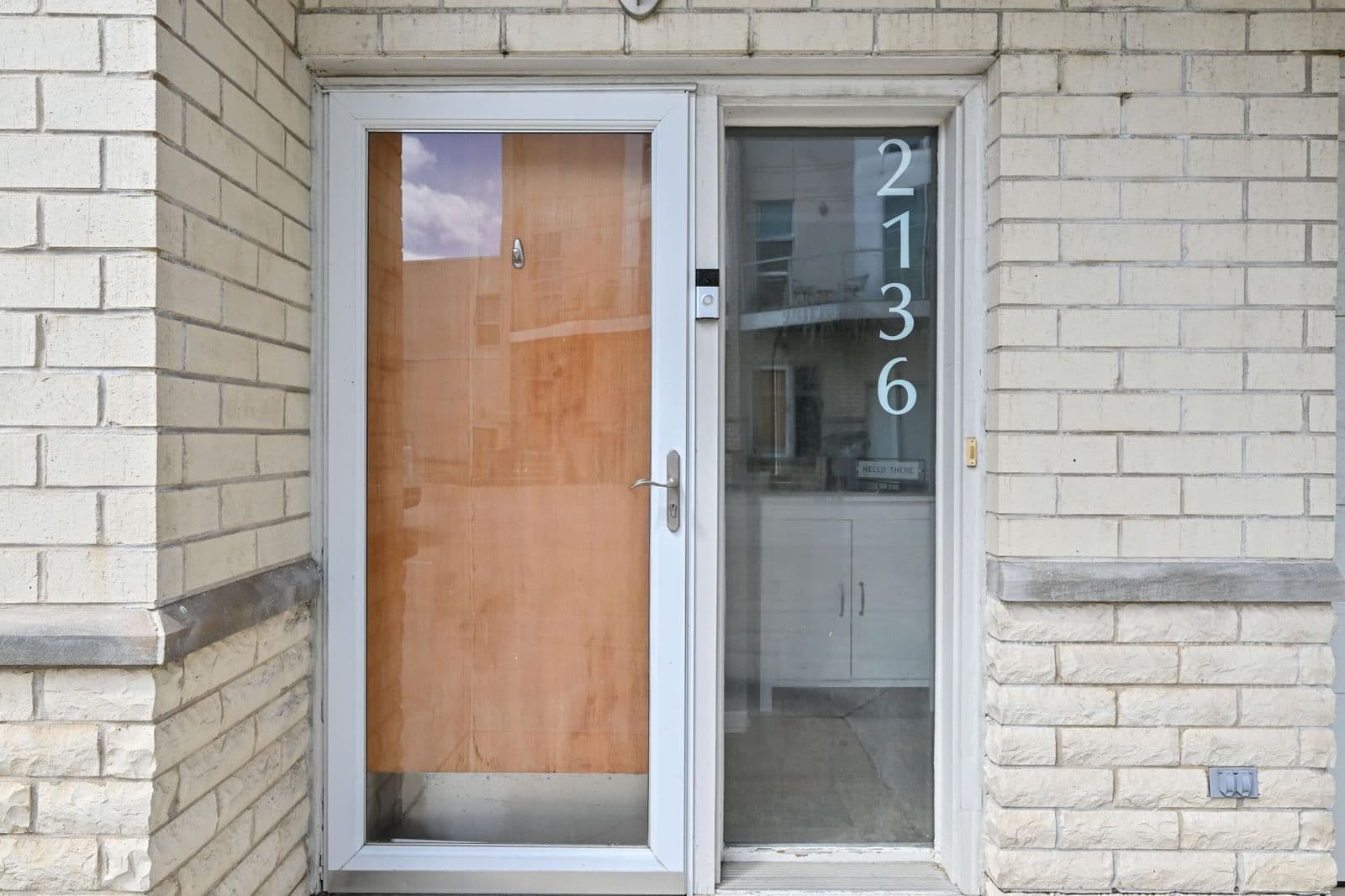 2136 Commerce