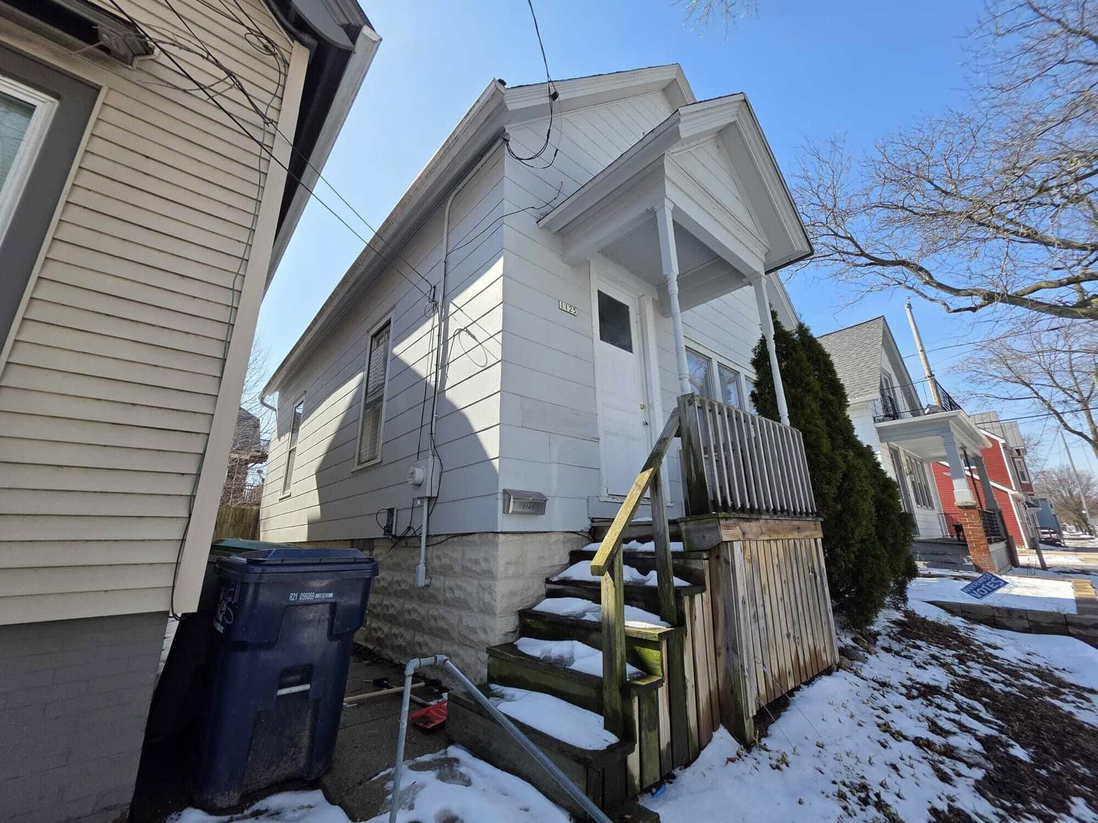 1125 Clarke
