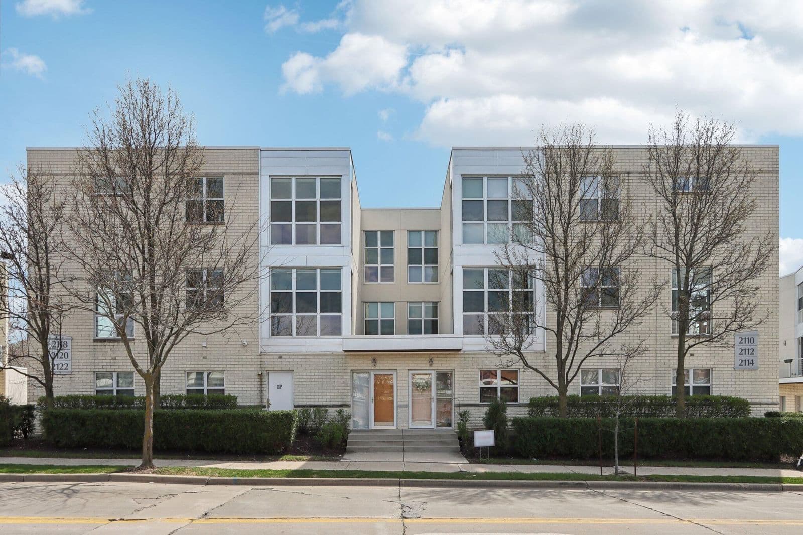 2118 Commerce