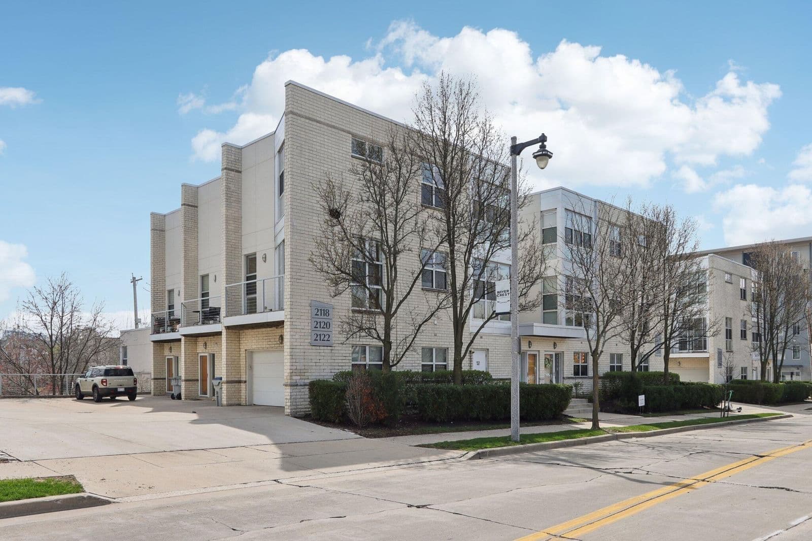 2118 Commerce