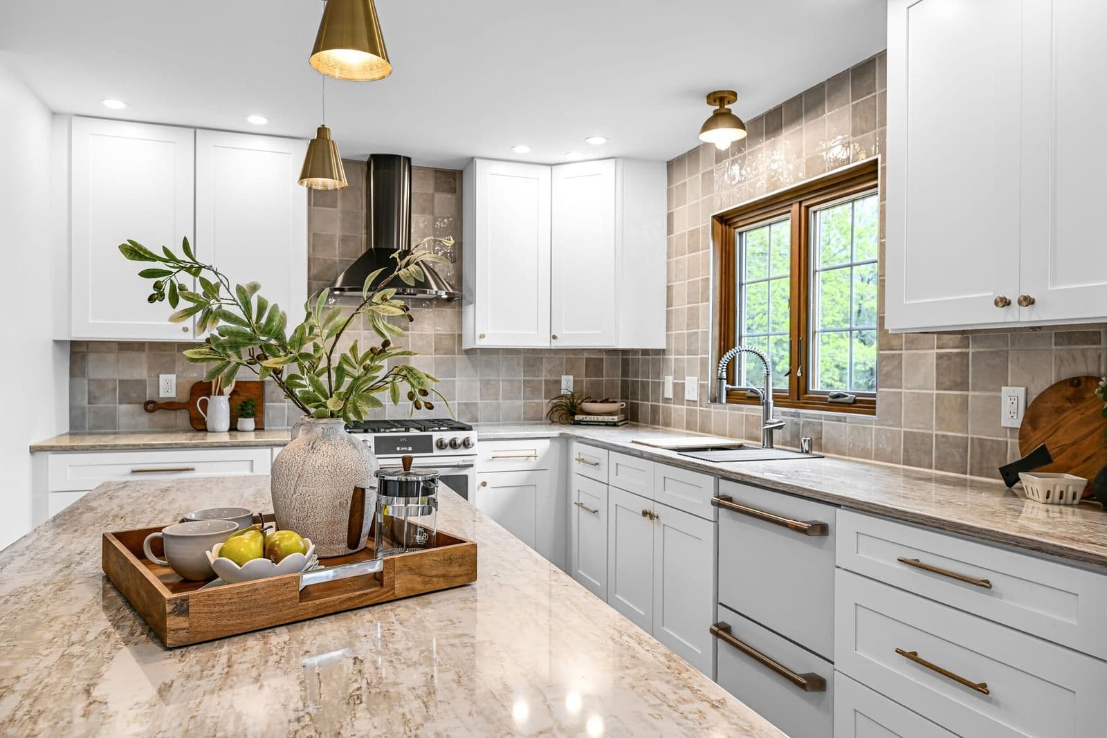 11415 Lake Shore