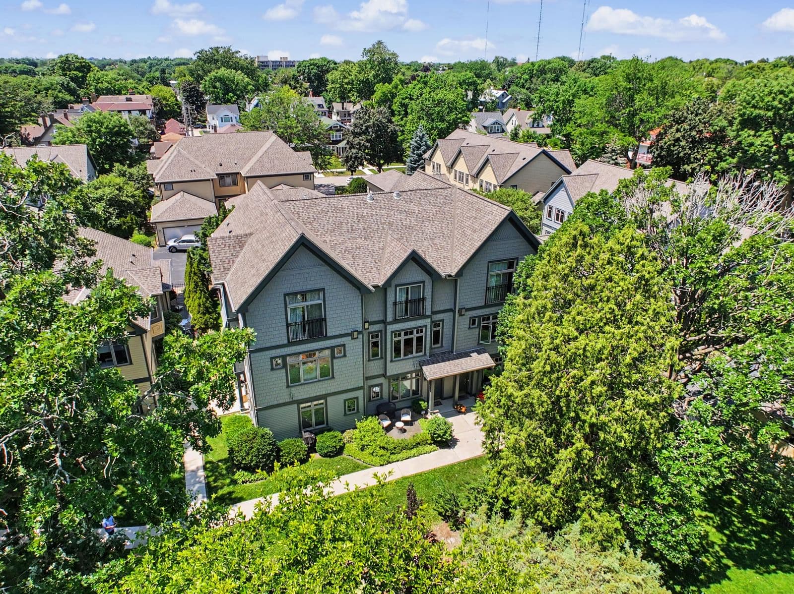 2224 Edgewood
