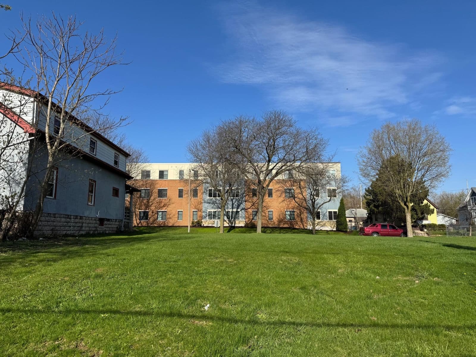 2724 Buffum