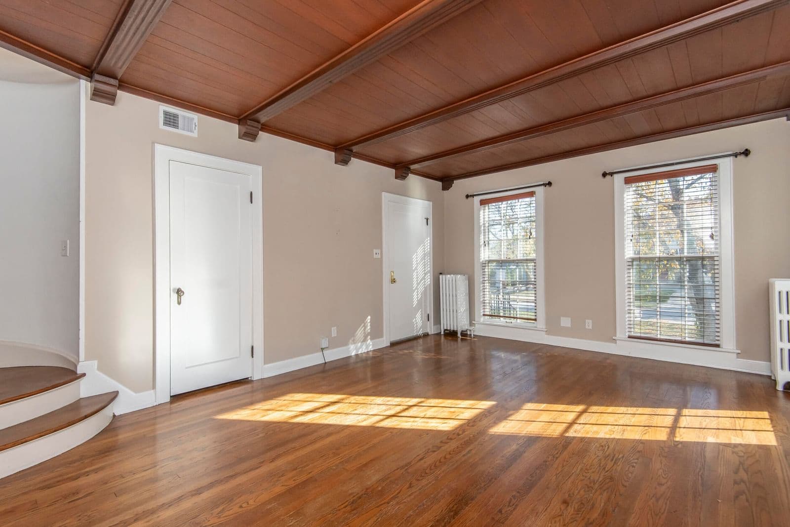 4119 Woodburn