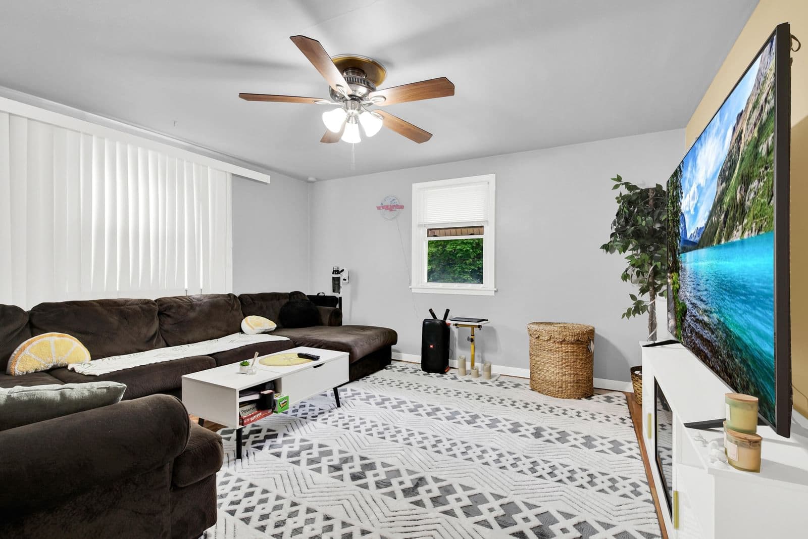 Photo 4 of 3408 1st