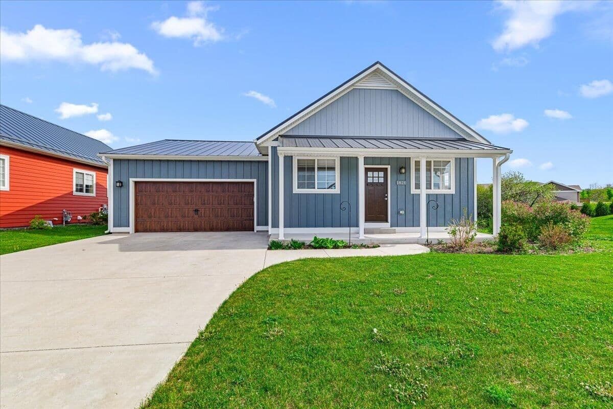 1821 Farm View, Port Washington, WI