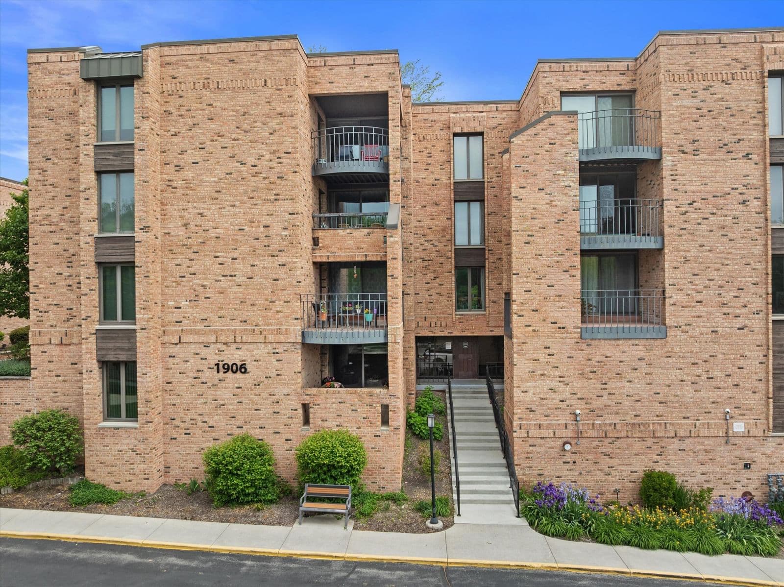 1906 Shorewood, Shorewood, WI