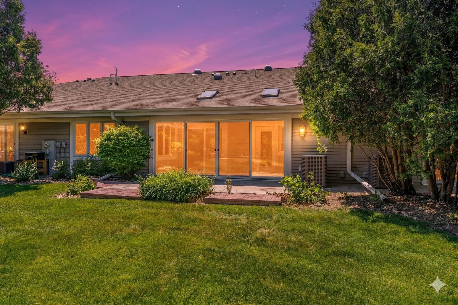 11014 Mequon Square