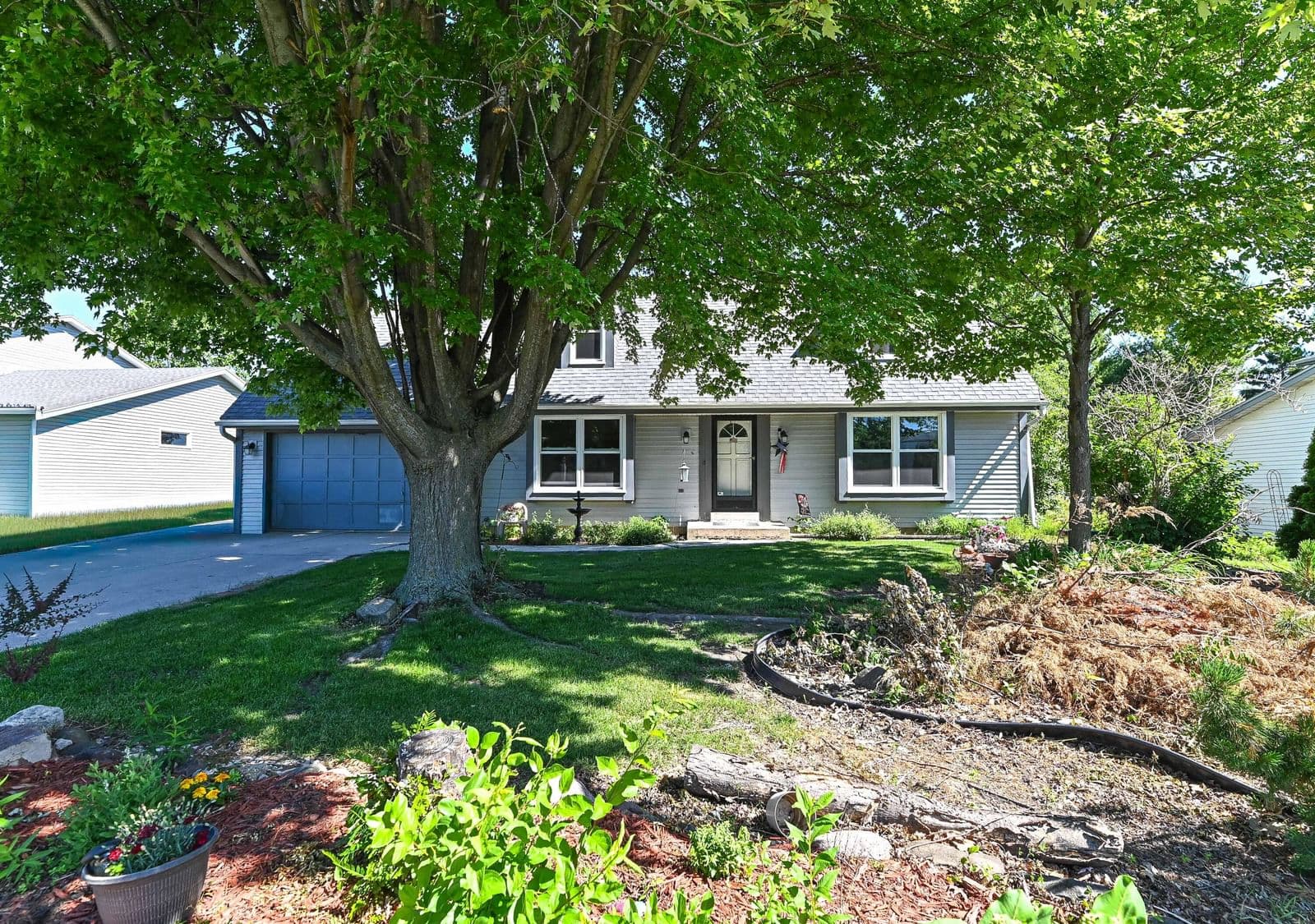 960 Oakwood, Oak Creek, WI