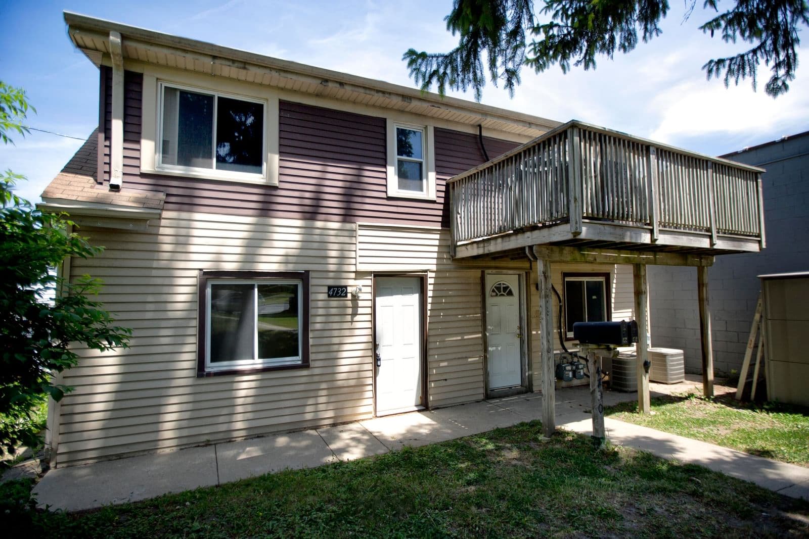 4730 Forest Home
