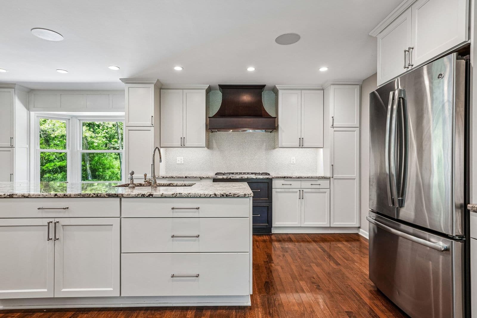 9945 Valley Hill