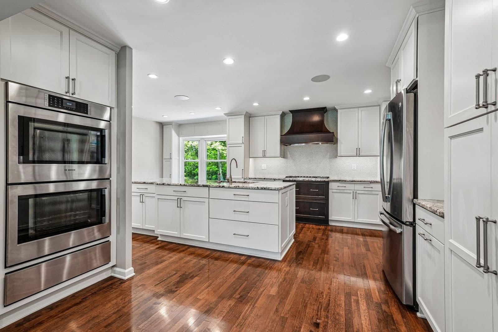 9945 Valley Hill