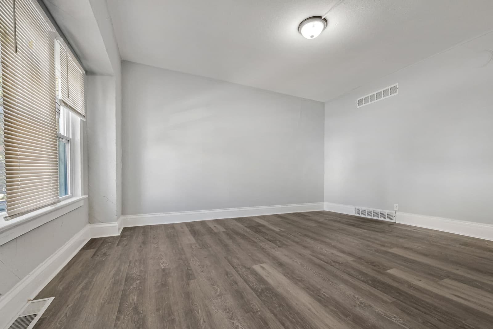 Photo 4 of 2132 23rd