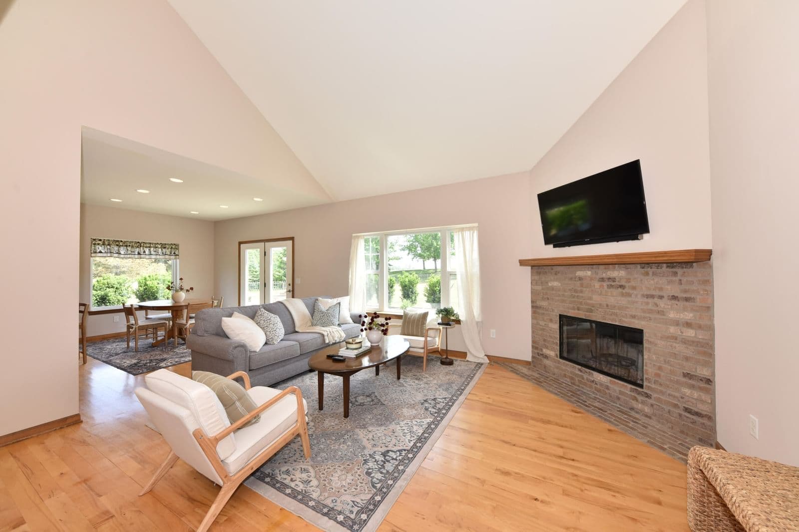 Photo 4 of 4915 Meadowview
