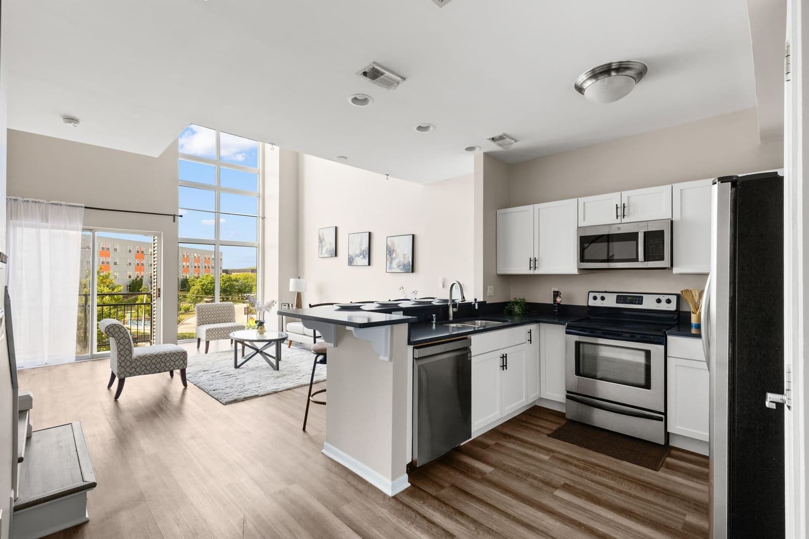 2121 Kinnickinnic