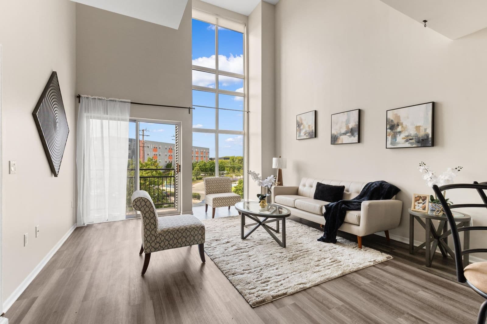 2121 Kinnickinnic