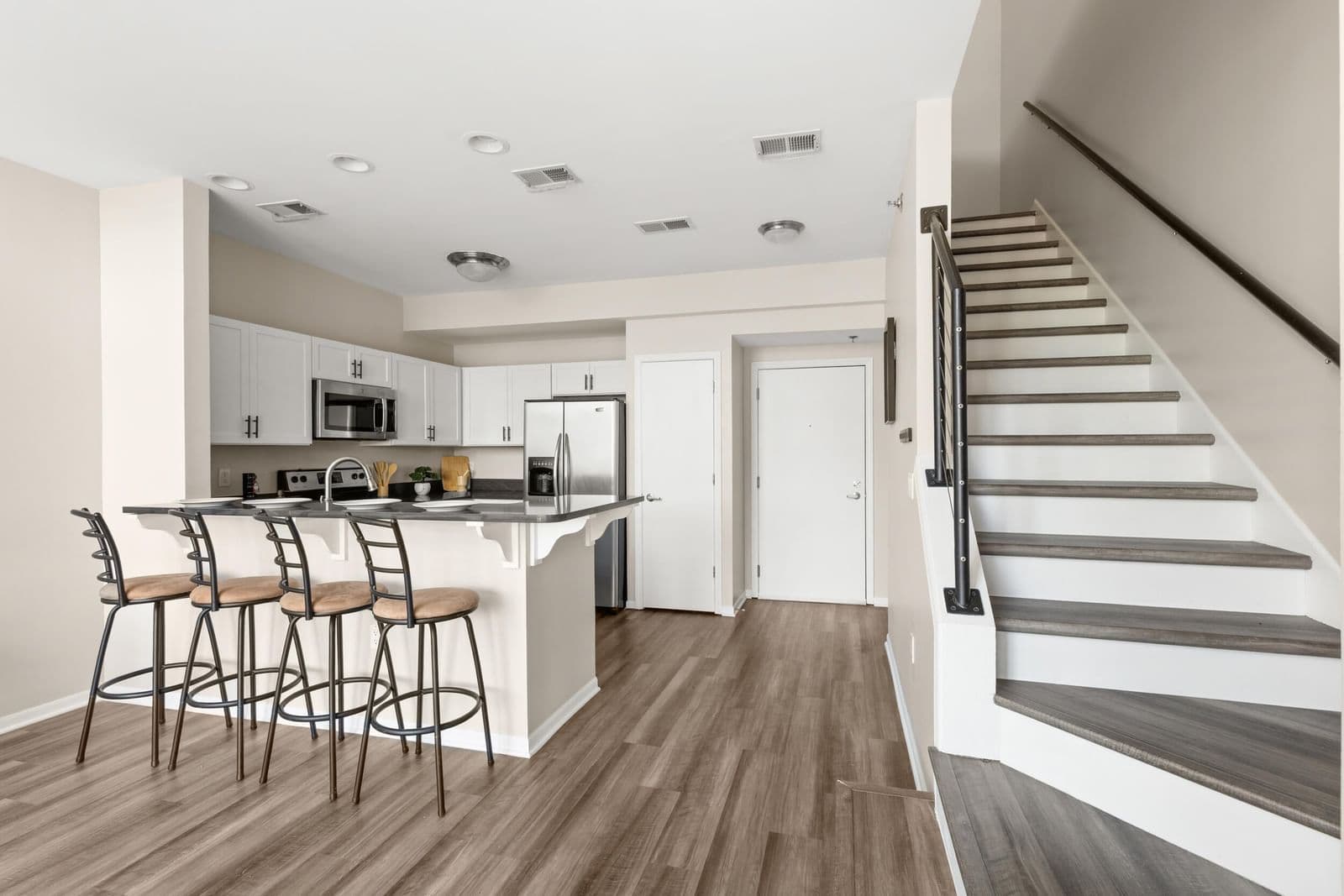 Photo 5 of 2121 Kinnickinnic