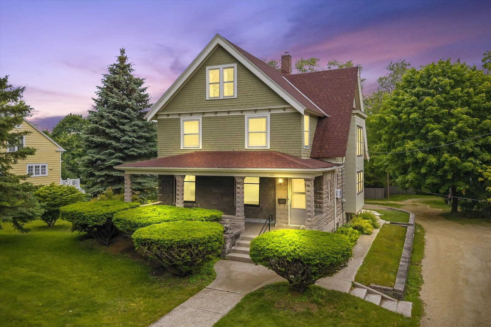 924 Grand, Port Washington, WI