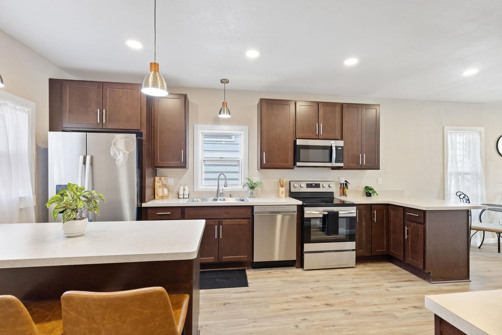 Photo 4 of 2172 76th
