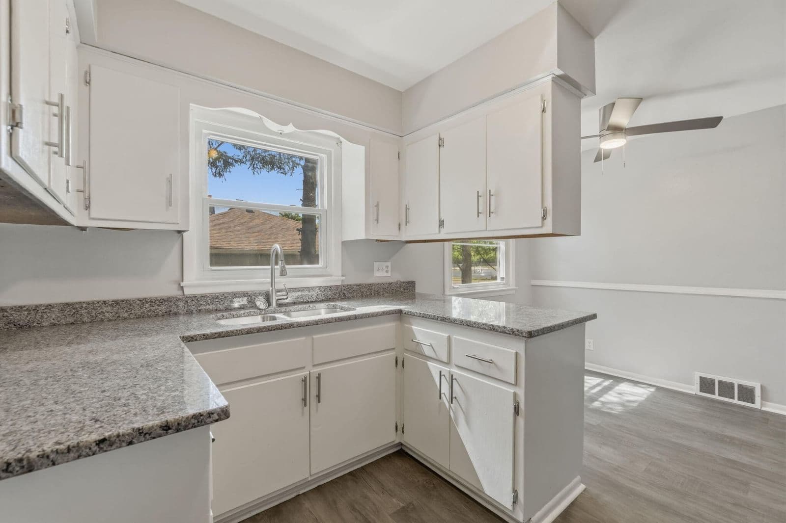 Photo 4 of 10501 Silver Spring