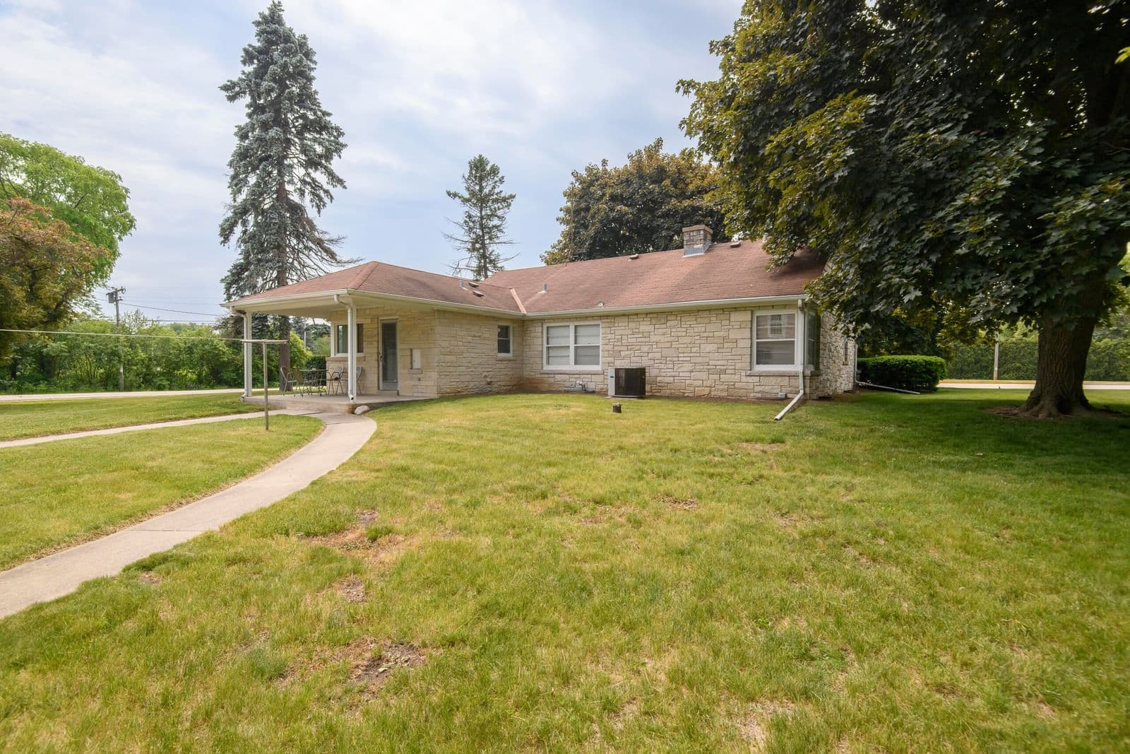 Photo 4 of 9610 Cedarburg