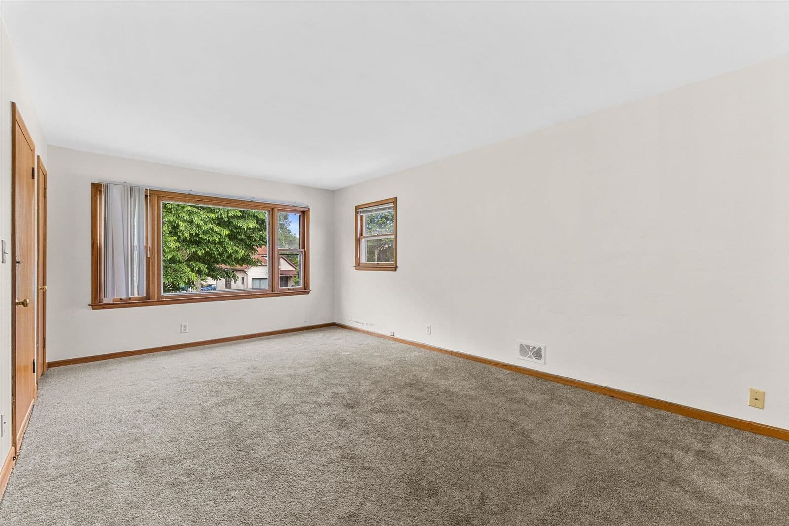 Photo 4 of 4722 49th