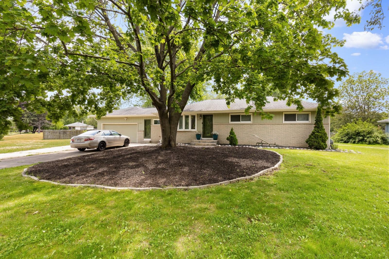 3301 Carol, Oak Creek, WI