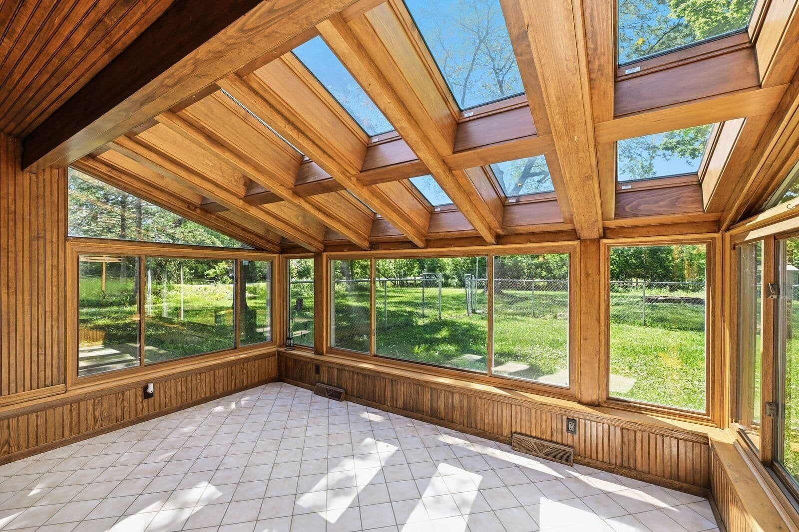 Photo 4 of 611 Mequon