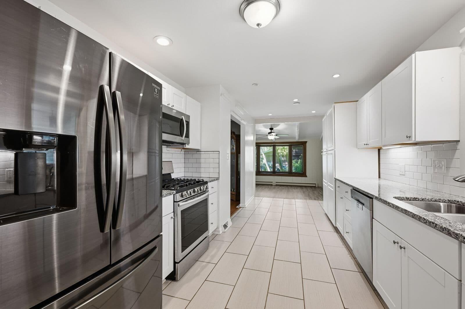 611 Mequon