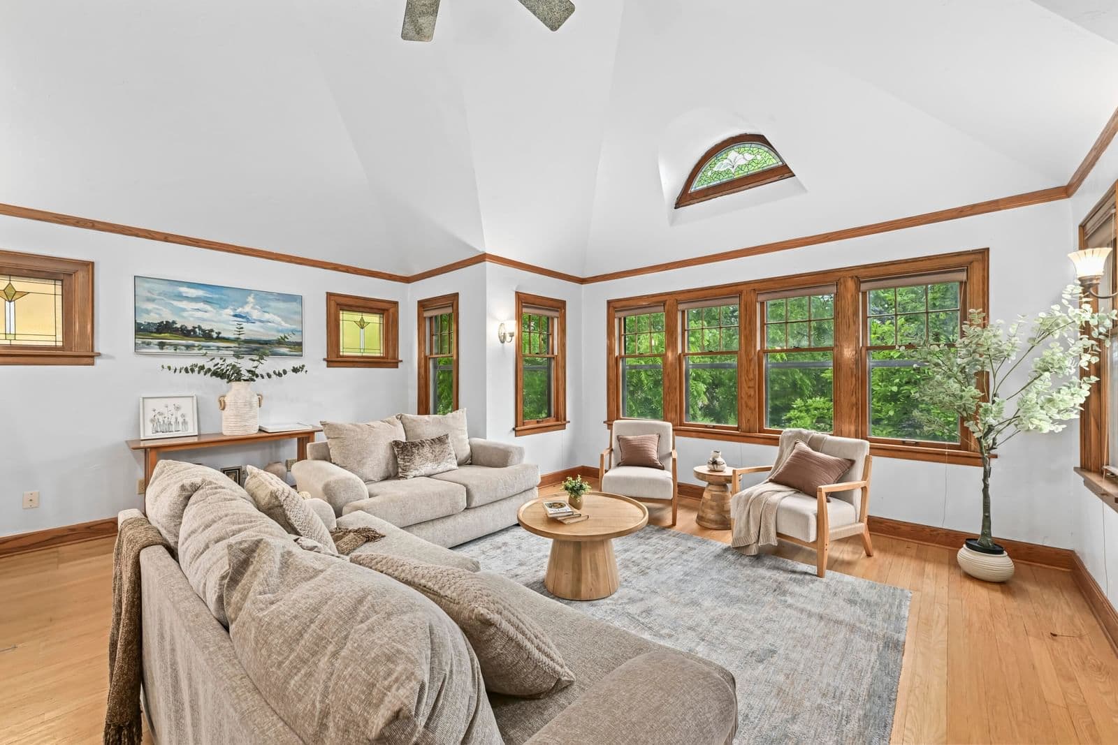 4116 Woodburn
