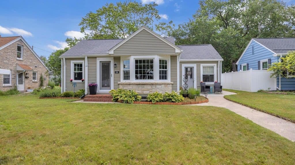656 Montgomery, Port Washington, WI