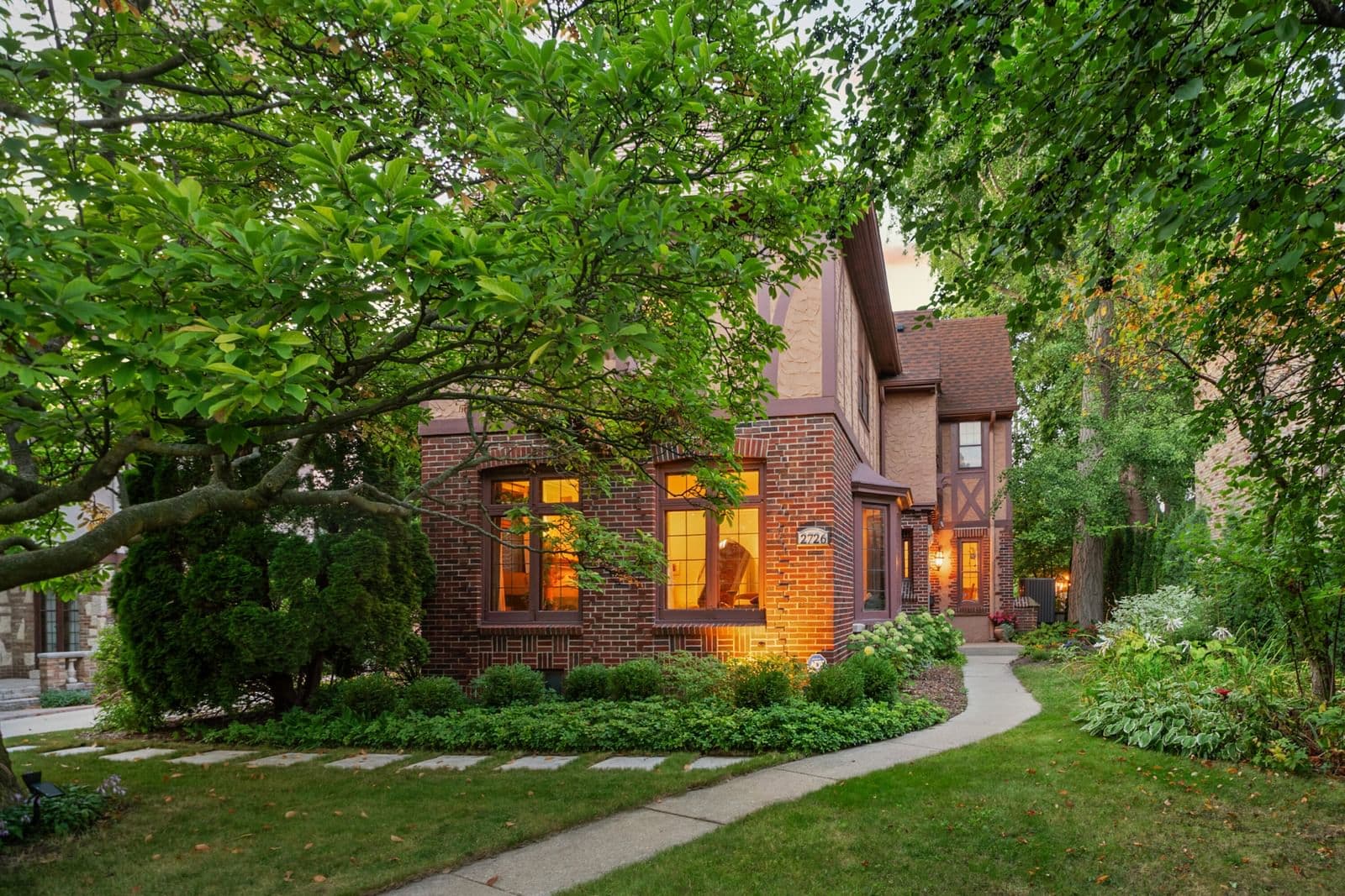 2726 Shorewood