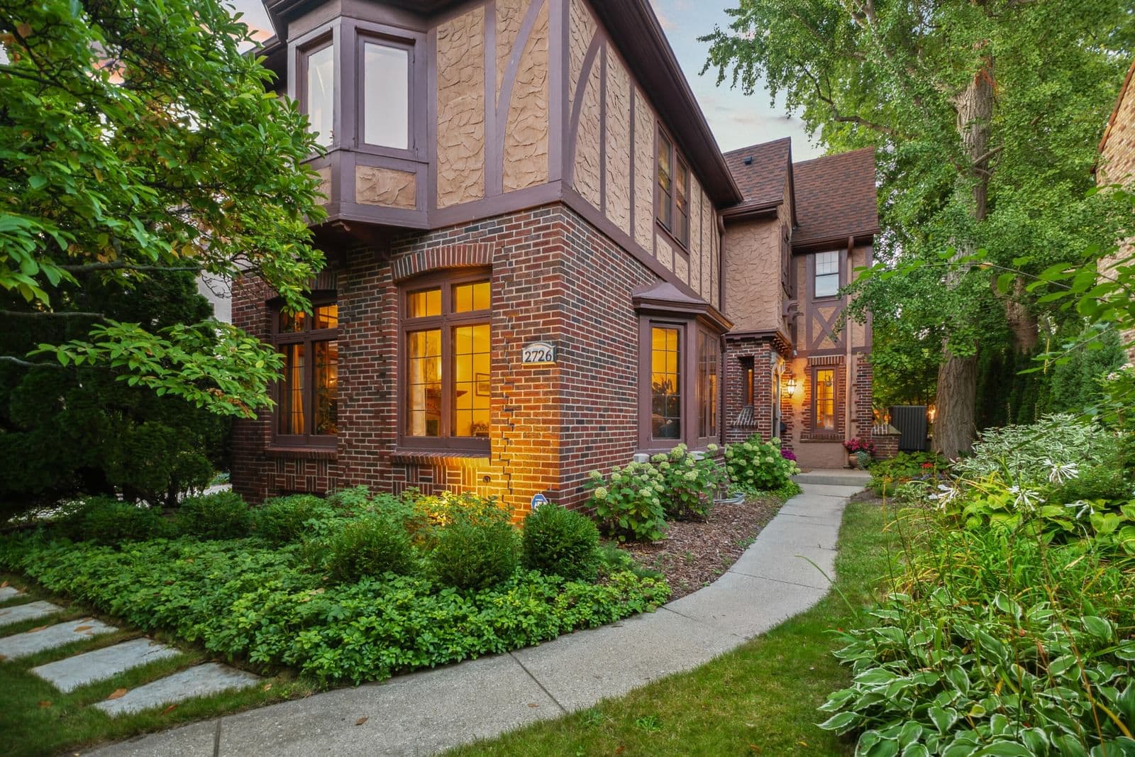 2726 Shorewood, Shorewood, WI