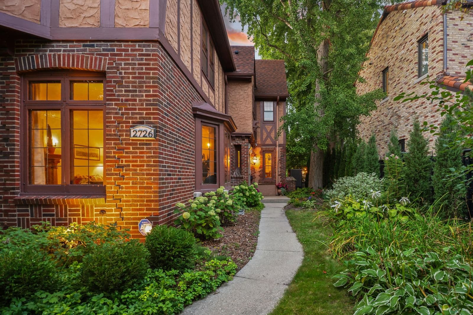 2726 Shorewood