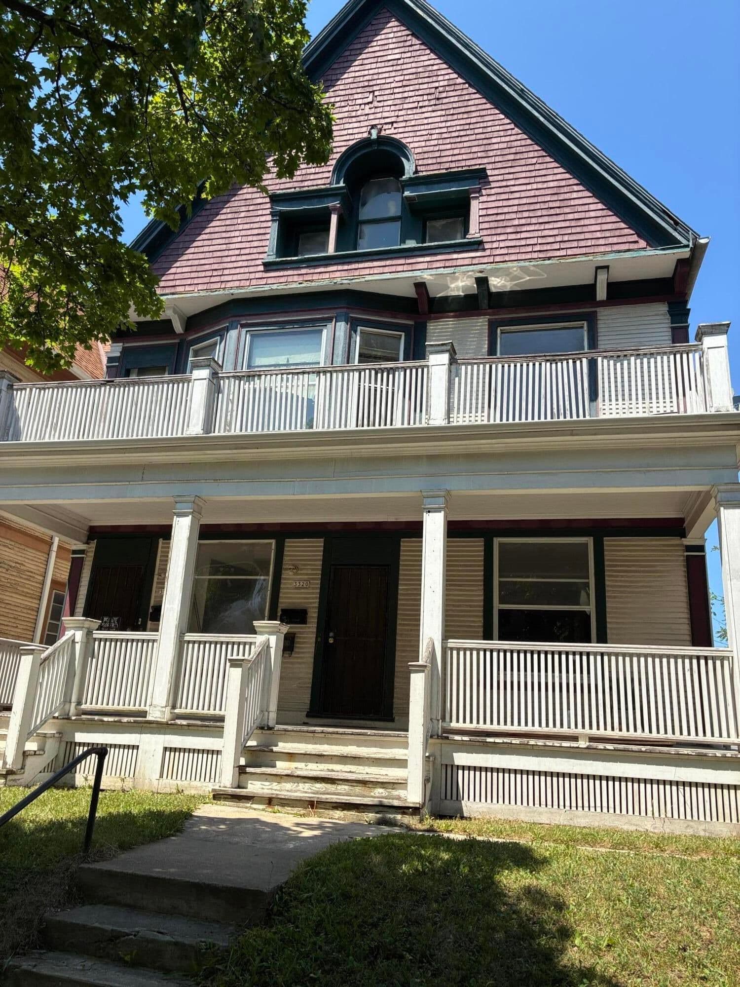 3320 Saint Paul