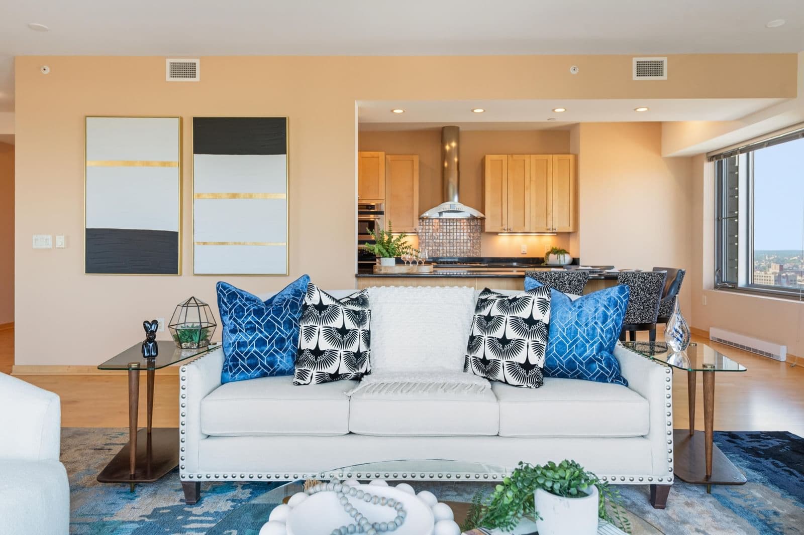 Photo 5 of 923 Kilbourn