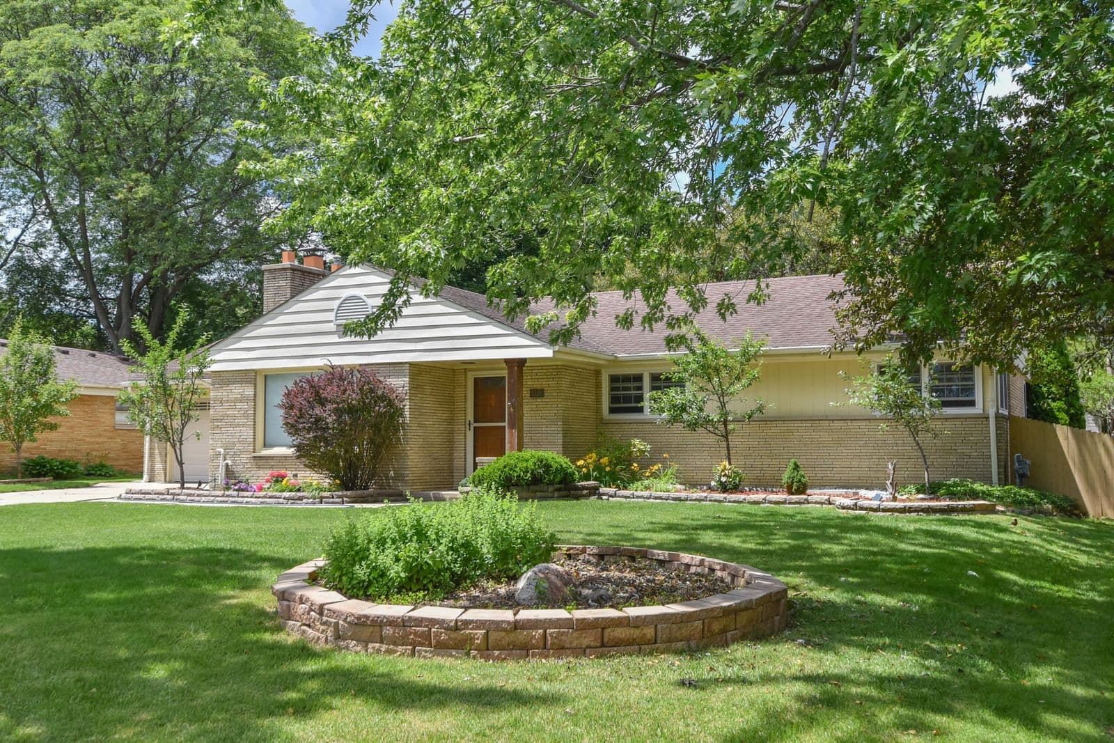 2127 122nd, Wauwatosa, WI