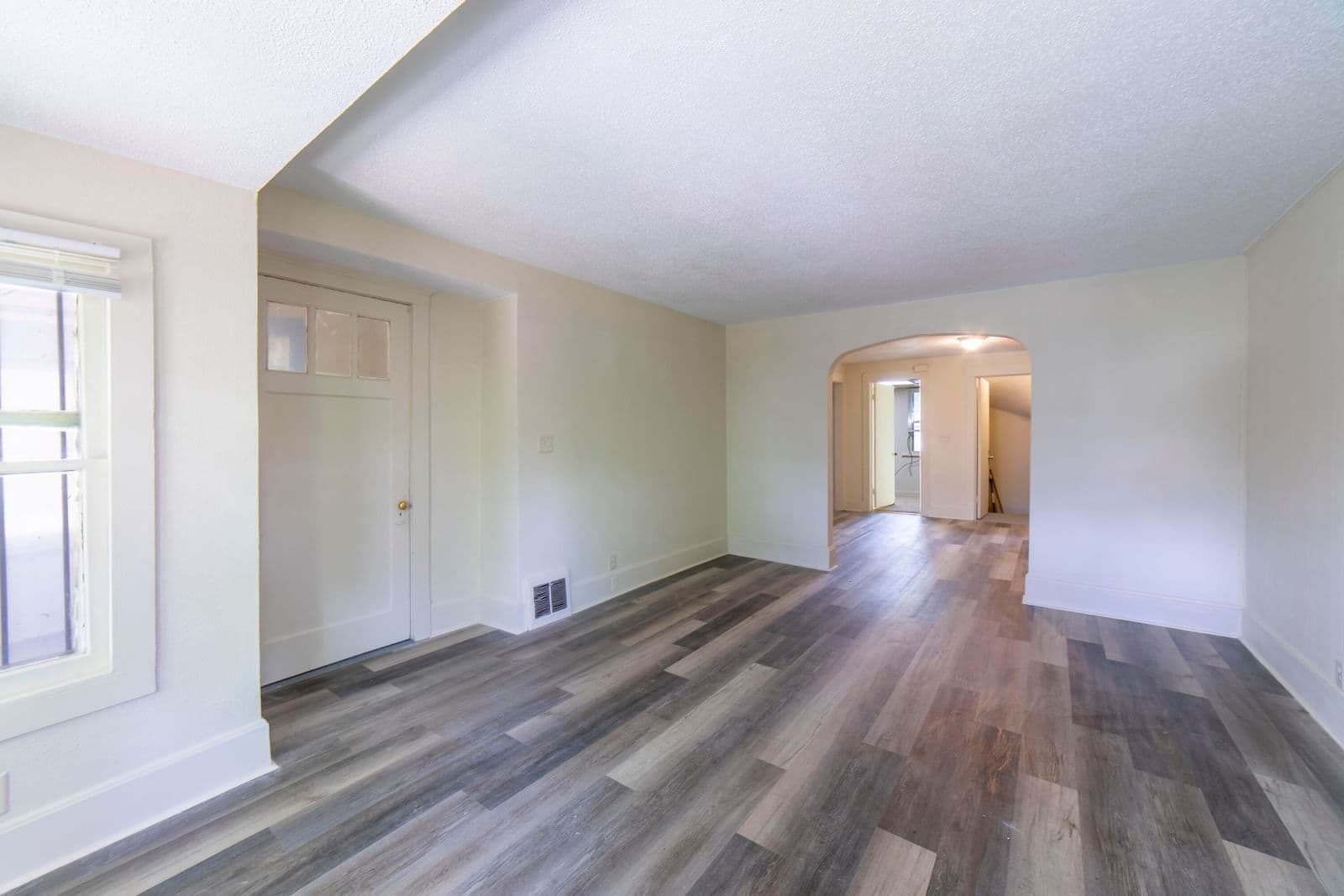 Photo 4 of 2222 51St