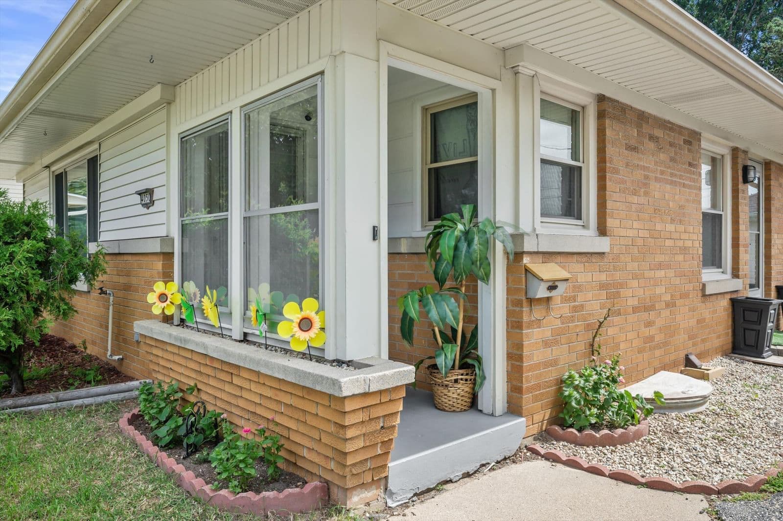 Photo 5 of 4050 81st