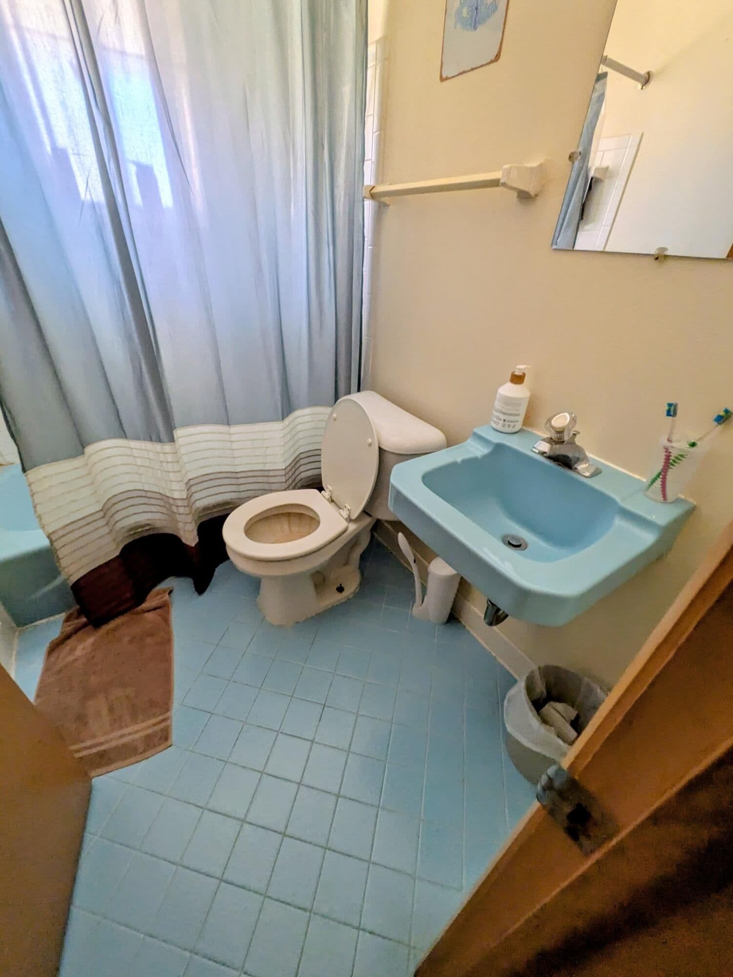 Photo 4 of 2628 84th