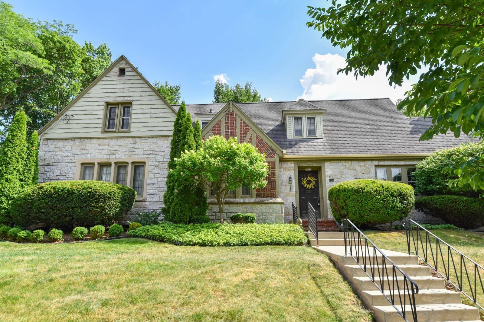 8525 Ravenswood, Wauwatosa, WI