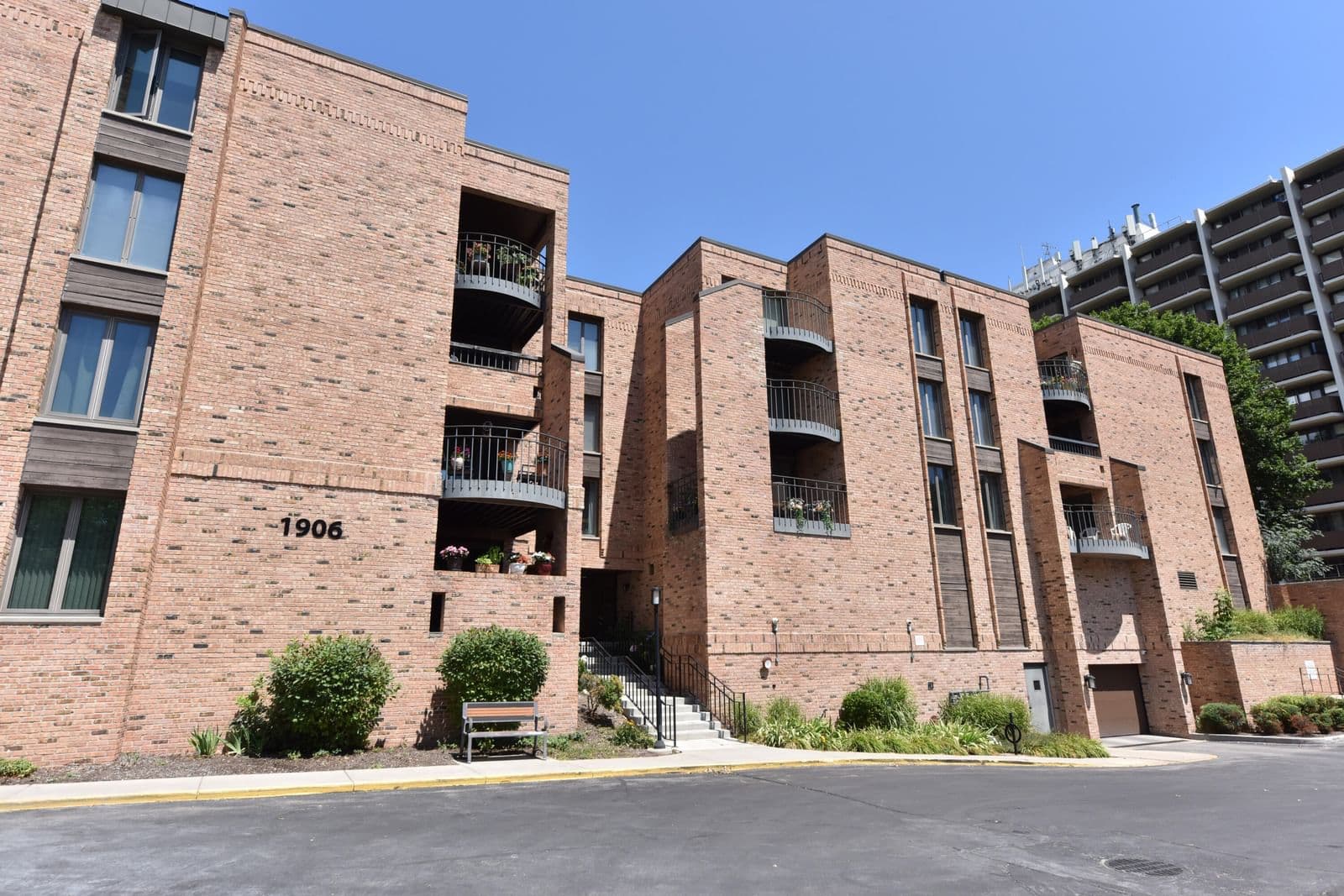 1906 Shorewood, Shorewood, WI