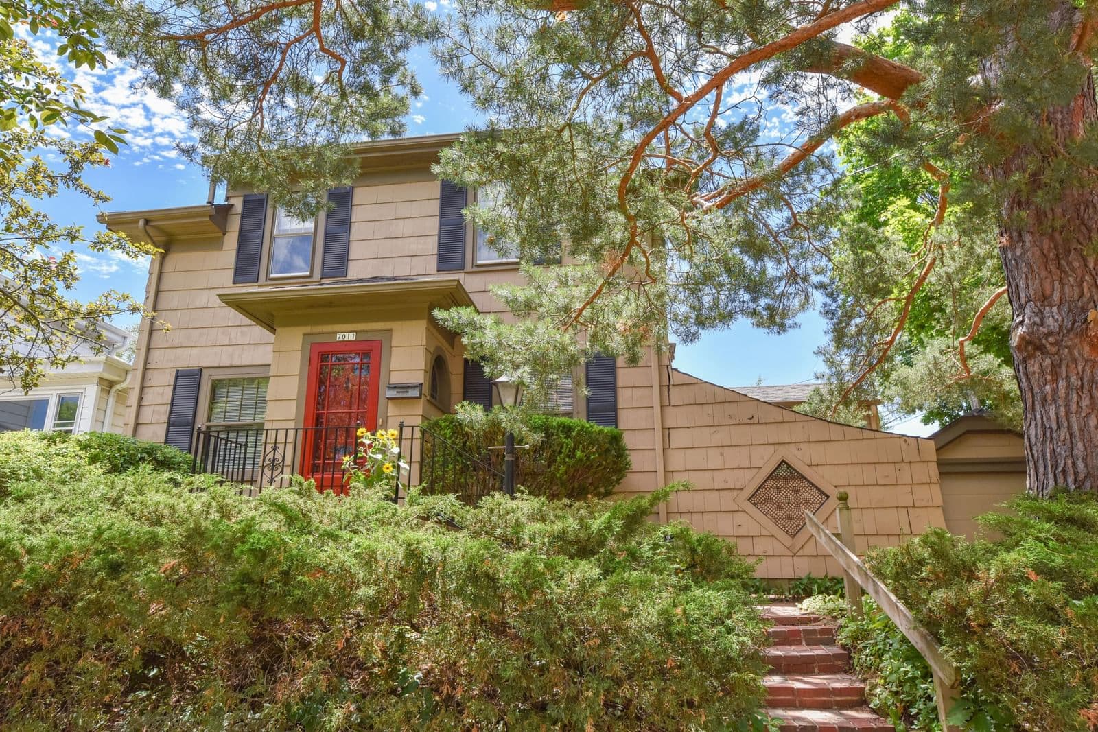 7011 Garfield, Wauwatosa, WI