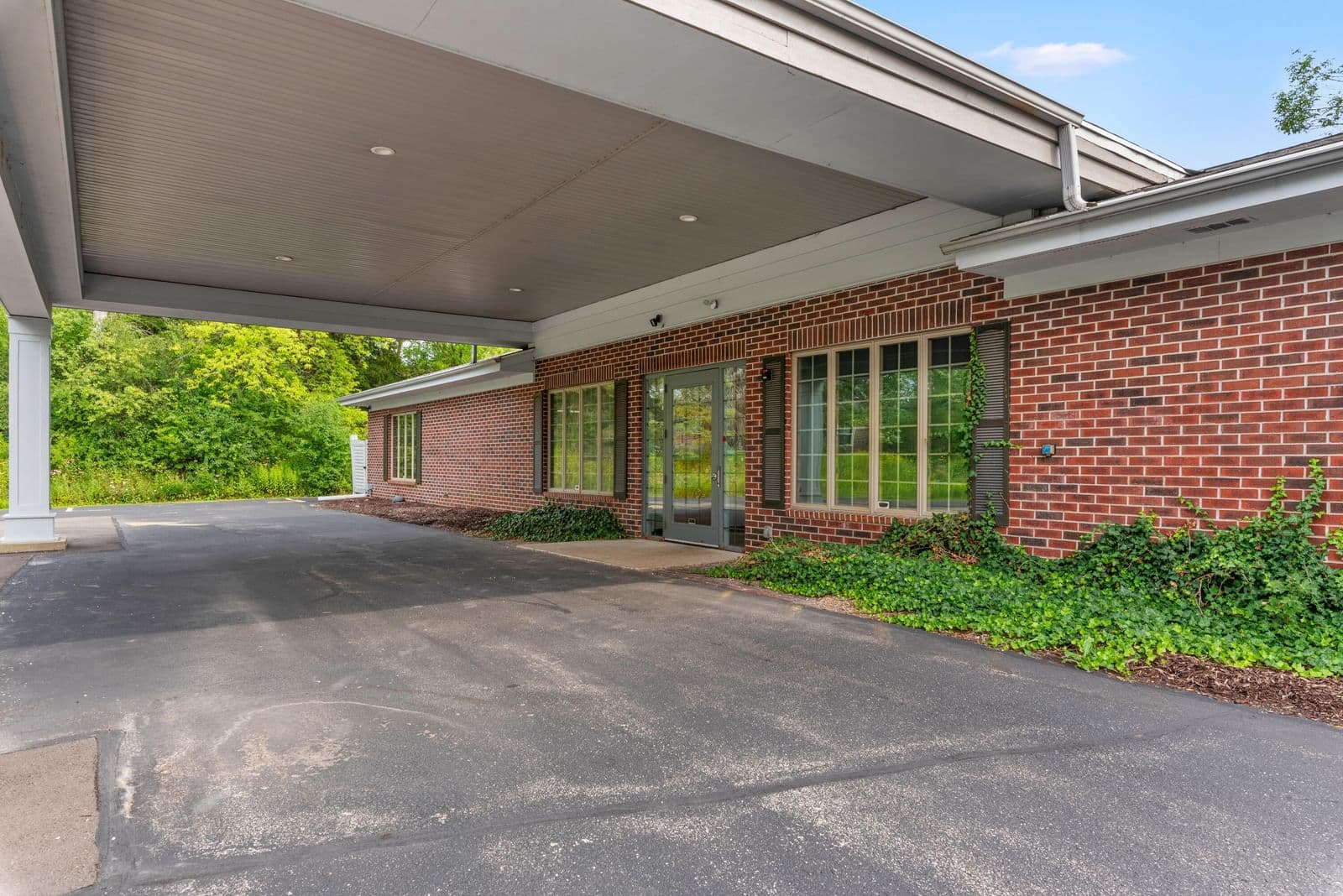 Photo 4 of 2505 Mequon