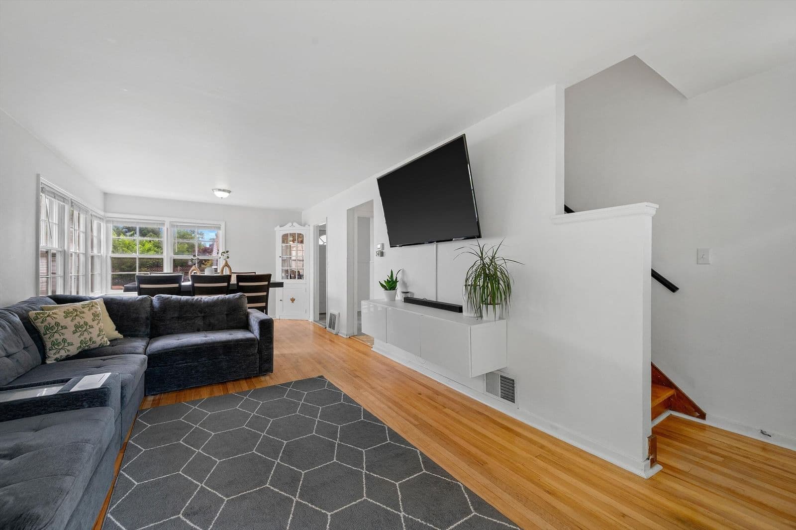 8129 Burleigh