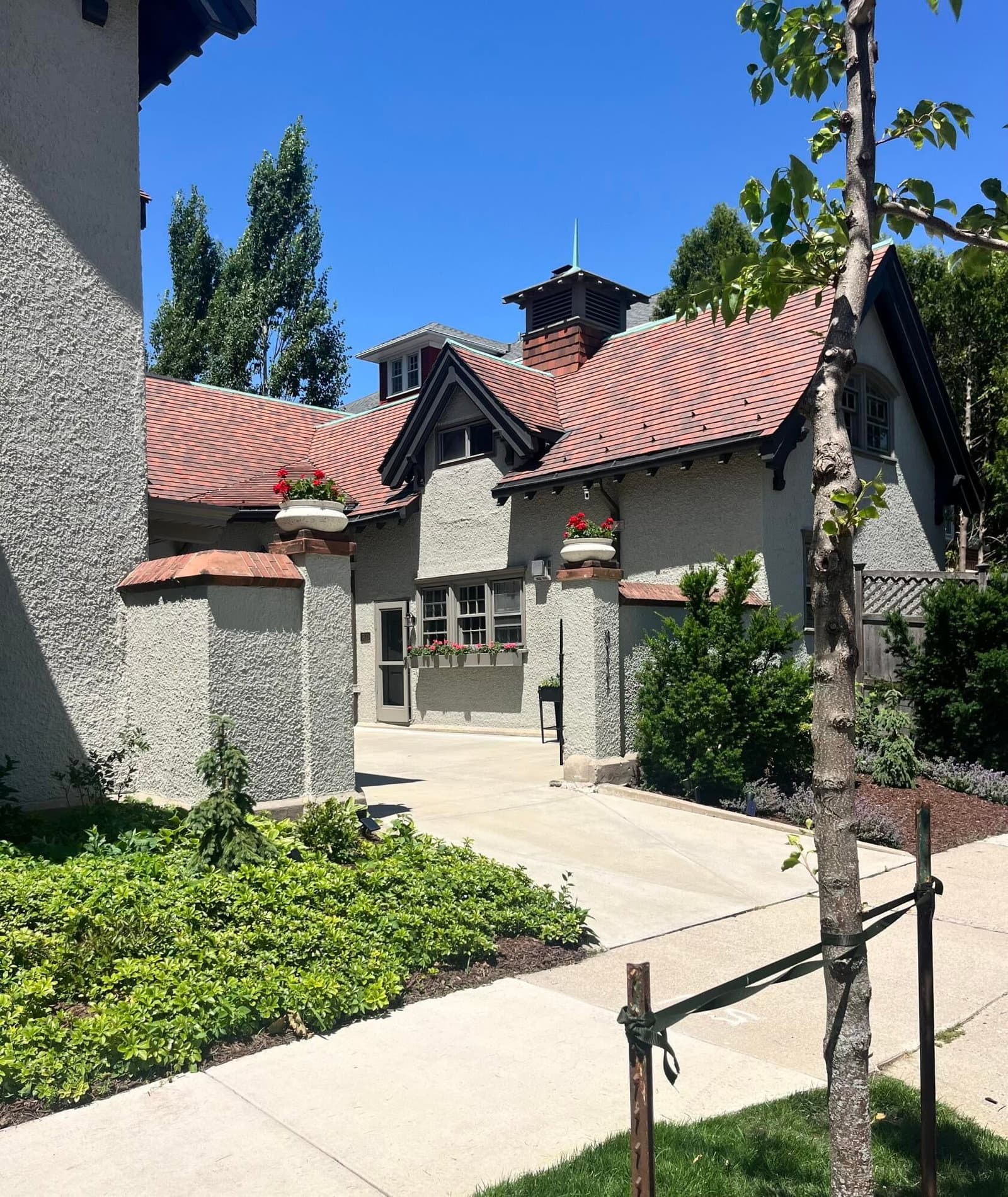 2928 Kenwood