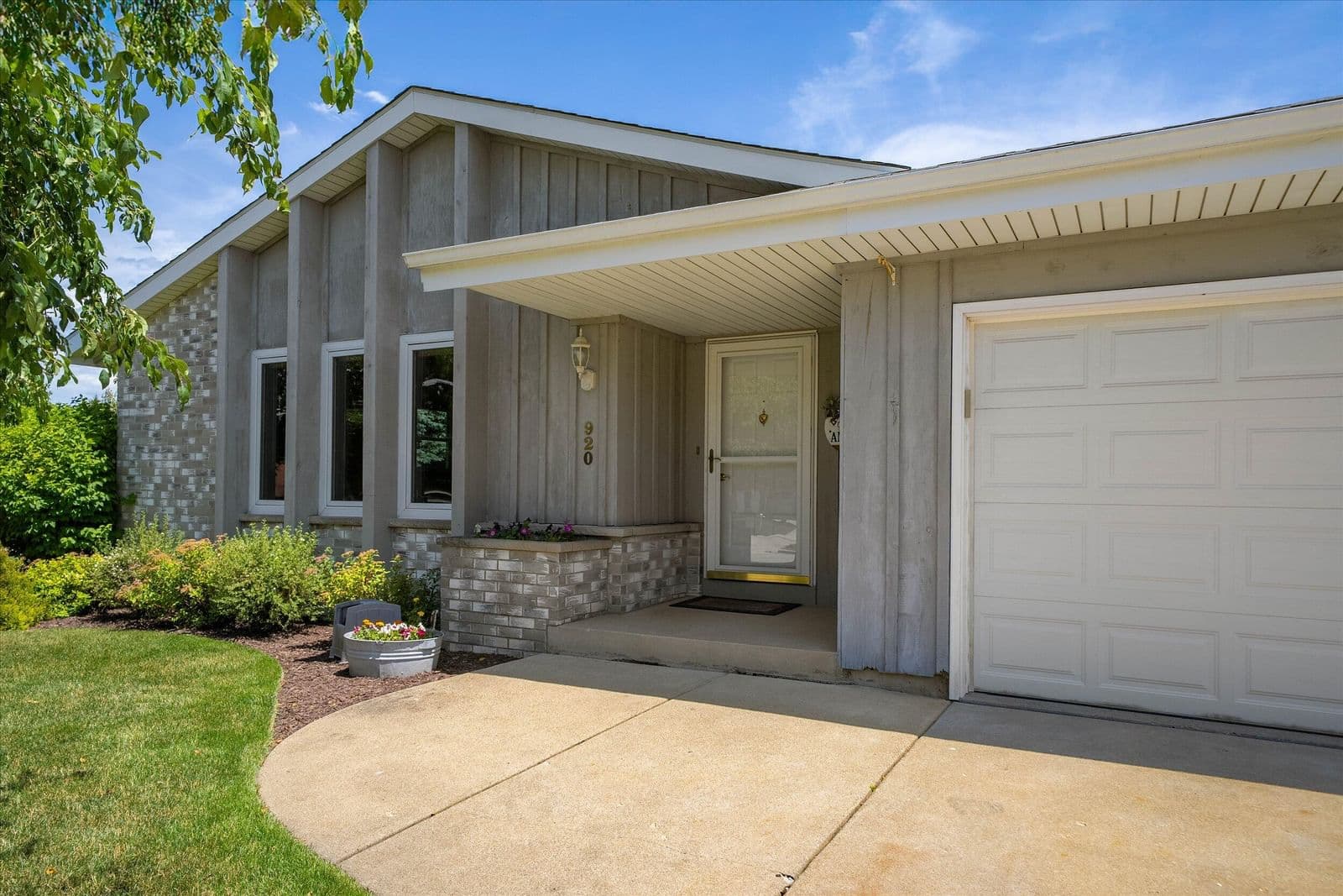 920 Cedar